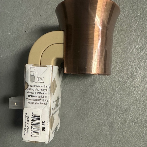 Bath & Body Works Wallflower Plug in - Picture 2 of 3